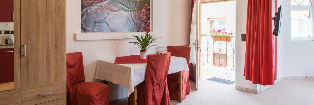 Weinschloesschen Im Weingut Roos Hotel Ilbesheim Екстериор снимка