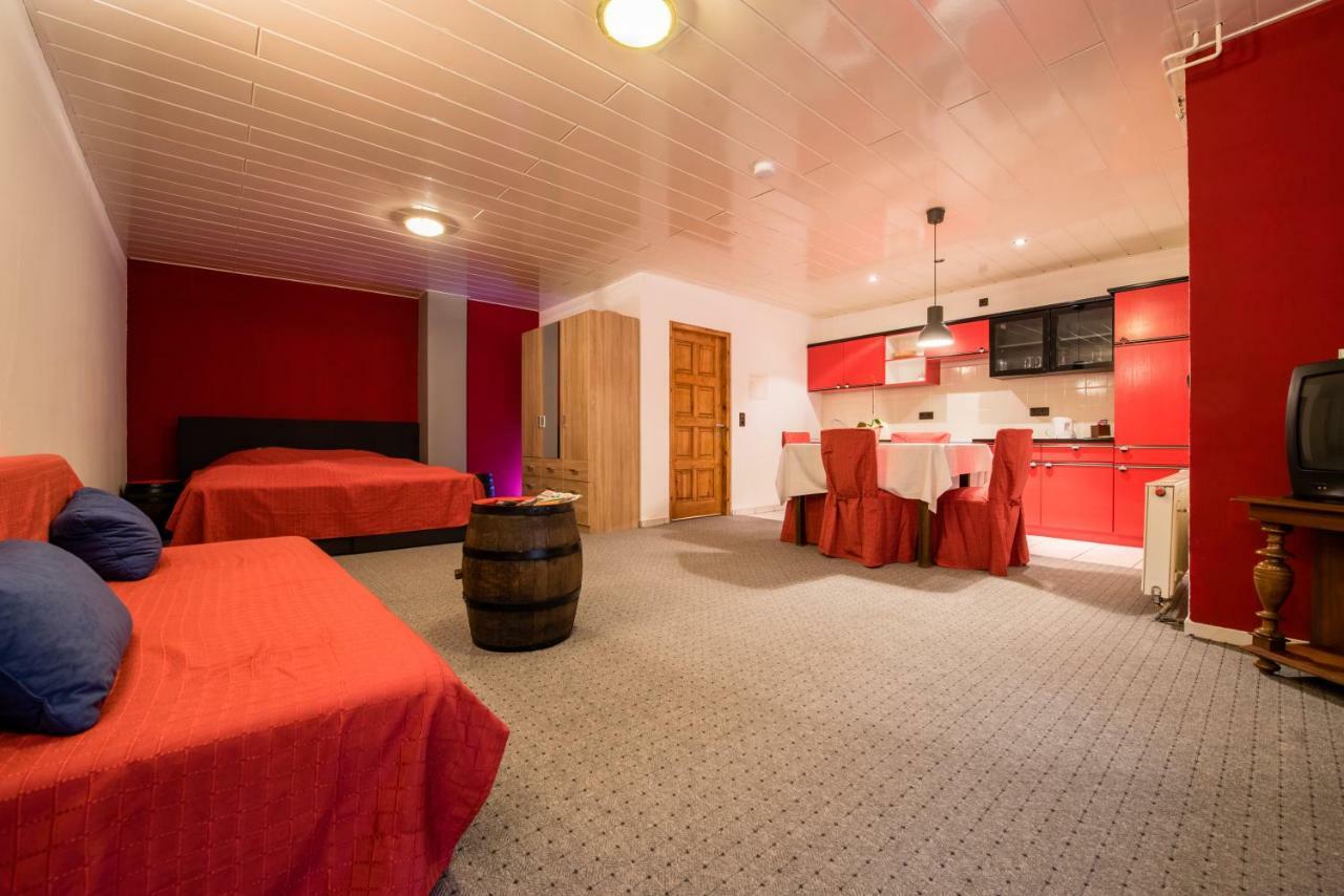 Weinschloesschen Im Weingut Roos Hotel Ilbesheim Екстериор снимка